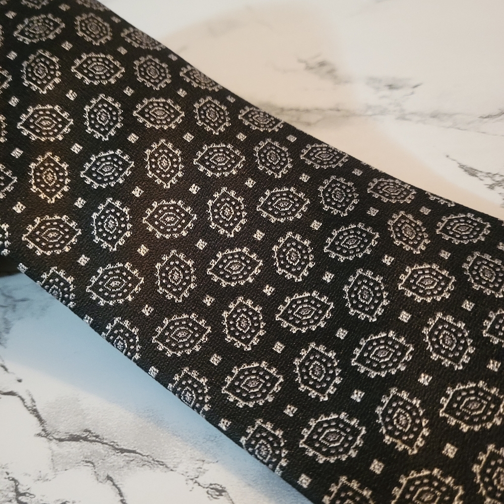Vince Camuto Black and Grey Designer Tie